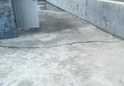 沙坪坝楼顶漏水维修公司分享下如何解决卫生间隐蔽部位漏水的问题?