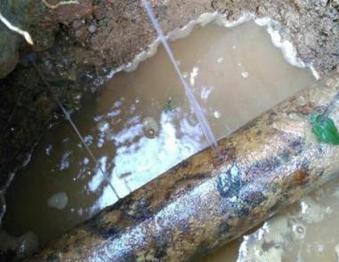 沙坪坝楼顶渗水维修公司分享下地暖漏水的原因及检测方法。